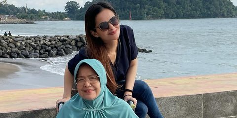 Sama-sama Cantik, Intip Deretan Foto Cut Tari Bersama Sang Ibunda yang Jarang Tersorot