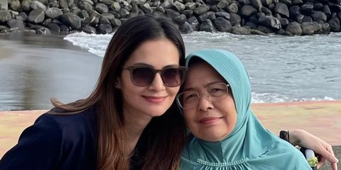 Sama-sama Cantik, Intip Deretan Foto Cut Tari Bersama Sang Ibunda yang Jarang Tersorot