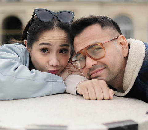10 Portraits of Raffi Ahmad's New House in BSD Dominated by Marble and Glass, Backyard Has a Lake