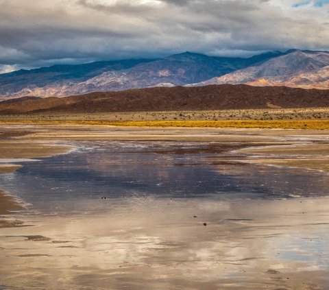 Surprising Natural Phenomenon, Lake Emerges in the Famous Death Valley Salt Flats, What Does It Signify?