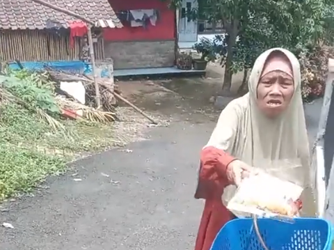 No Longer Begging, Mother Mbal 'Aa Kasihan Aa' Now Changes Profession and Has a New Jargon
