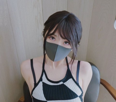 Always Looking Sexy and Mysterious with a Mask, the Original Face of this Beautiful Celebgram Makes Netizens Shocked