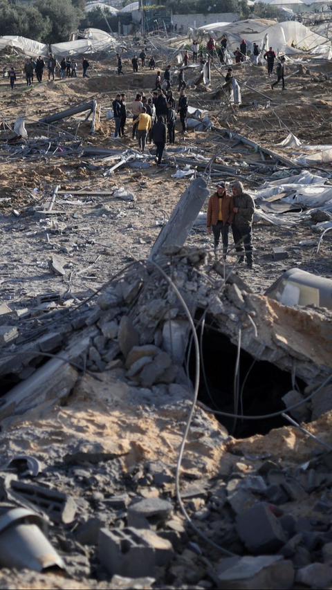 Para pengungsi pun merasa khawatir akan ada serangan lanjutan dari pasukan zionis Israel. Foto: REUTERS/Ibraheem Abu Mustafa<br>