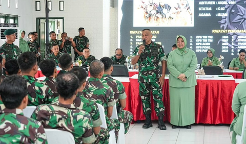 Sosok tersebut adalah Pangkostrad Letjen TNI Muhammad Saleh Mustafa.