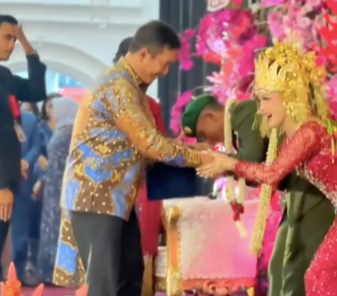 Momen Meriah Pernikahan Cewek Cantik dengan Prajurit TNI, Pangkat Sang Suami jadi Sorotan