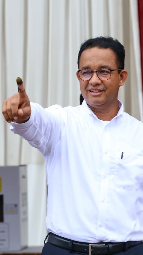 Potret Anies Baswedan dan Keluarga Kompak Pakai Busana Putih ke TPS