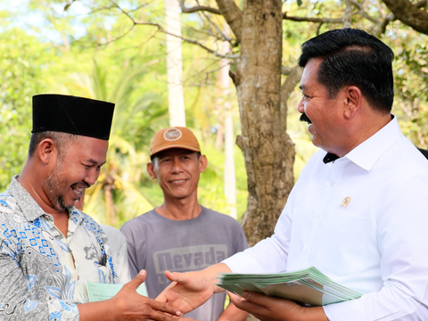 Bagikan Sertipikat di Kabupaten Serang, Menteri ATR: Bukti Mewujudkan Keadilan Sosial