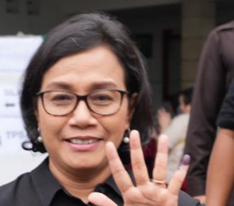 Wearing a black shirt, Here's the Trick of Minister of Finance Sri Mulyani Posing with Fingers Dipped in Ink for the 2024 Election