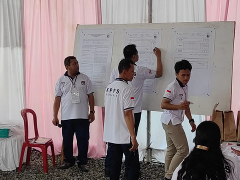 Momen Suasana Pemilu 2024 di Lokasi Banjir Besar Demak, Warga Tetap Bersemangat Datang ke TPS