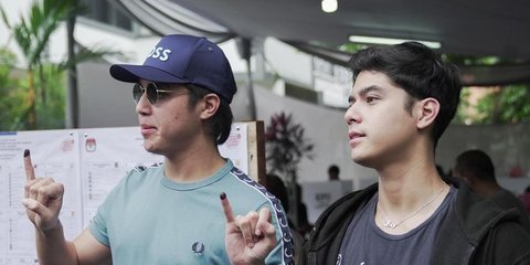 Momen Kompak Al Ghazali dan El Rumi saat Nyoblos Bareng, Potret Ganteng Kakak dan Adik ini Bikin Salfok