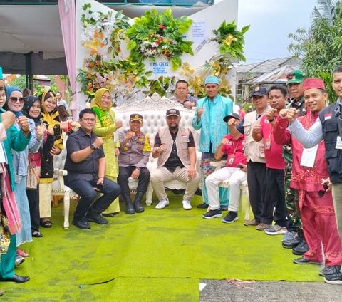 TPS di Pekanbaru Pakai Konsep Pesta Pernikahan, Petugas Berbusana Kondangan