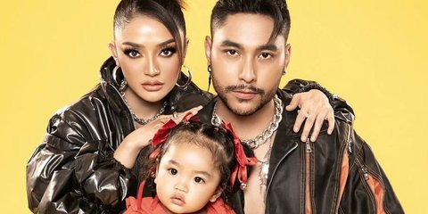 Intip Keluarga Pasangan Siti Badriah dan Krisjiana Baharuddin saat Jalani Pemotretan Terbaru, Ekspresi Xarena Bikin Salfok