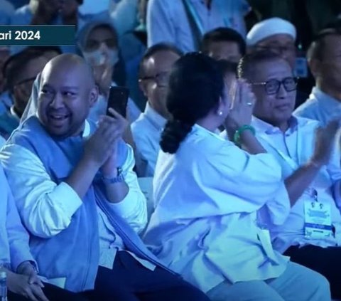 Prabowo Mentions Titiek Soeharto's Name at Istora, Supporters Applauding