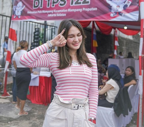 Valentine's Voting, 8 Photos of Artists Wearing All-Pink Outfits When Coming to the Polling Station, Adorable!