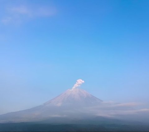 Gunung Semeru Kembali Erupsi, Lontarkan Abu Setinggi 1 Km