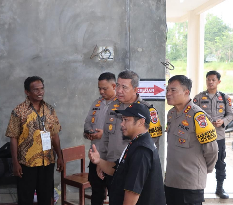 Kapolres Rohul Dampingi Irwasda Polda Riau Pantau TPS Cegah Kecurangan Pemilu 2024