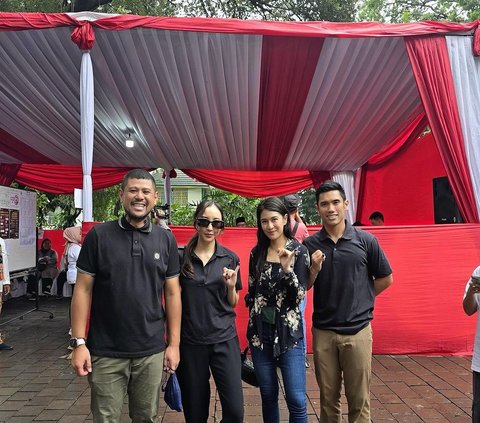 Style Slay Dian Sastro Voting at the Polling Station, Her Shoes are Really Hits!