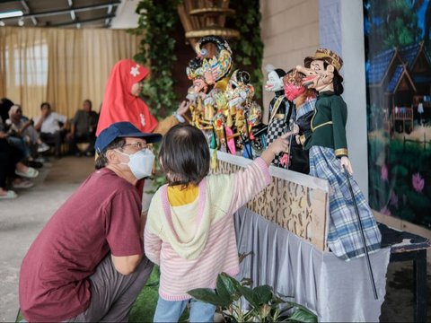 Melihat Kreatifnya Perayaan Pemilu di Bandung, Hadirkan Wayang, Superhero, hingga TPS Sampah Berhadiah Cokelat
