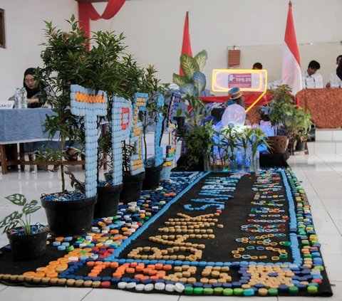 Melihat Kreatifnya Perayaan Pemilu di Bandung, Hadirkan Wayang, Superhero, hingga TPS Sampah Berhadiah Cokelat