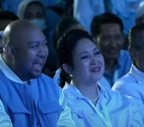Prabowo Sebut Kenal Dekat Presiden ke-2, Pendukung Teriaki Balikan, Titiek Soeharto Senyum-senyum Malu Sambil Melirik Sang Anak