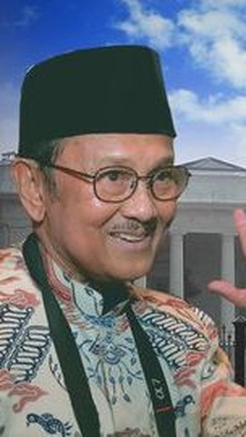 Dari 7 Presiden yang memimpin Indonesia, BJ Habibie lah kepala negara RI tertua ketika dilantik yakni 61 tahun.