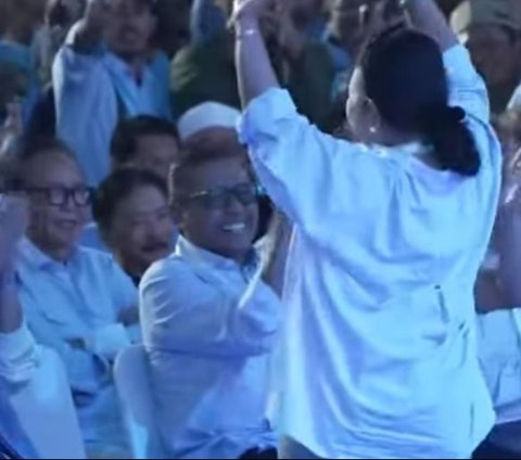 Compact Style of Selvi Ananda and Titiek Soeharto During Prabowo-Gibran's 'Victory' Speech