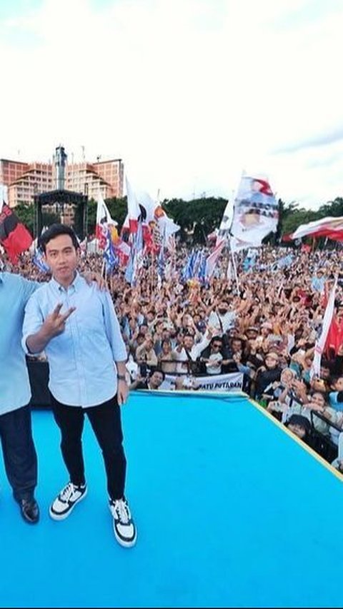 Ekspresi Riang Cawapres Gibran Dibopong Mayor TNI Teddy: Mimpi Apa Semalam<br>