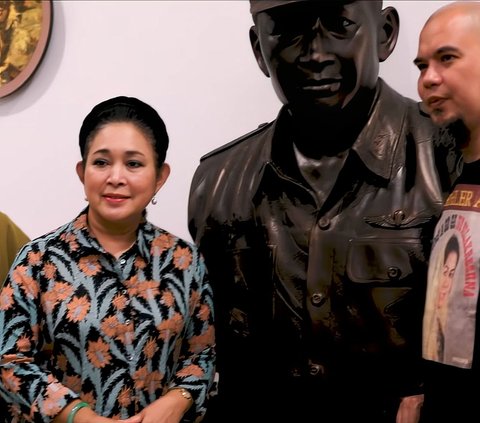 Portrait of Titiek Soeharto's Former Wife of Prabowo Subianto's House in Jogja, Classic Design Full of Antique Items, More Iconic with Soeharto Statue