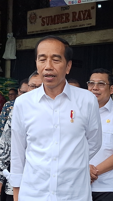 Cek Beras di Pasar Induk Cipinang, Jokowi Klaim Stok Melimpah