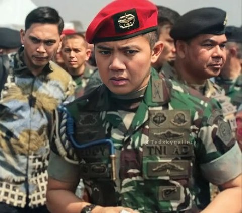 Sama-Sama TNI, Ini Potret Mayor Teddy dan Ibunya Berseragam Dinas Keren Banget