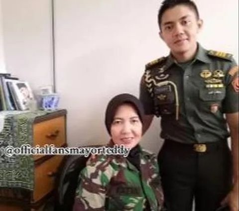 Sama-Sama TNI, Ini Potret Mayor Teddy dan Ibunya Berseragam Dinas Keren Banget