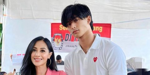 Foto-foto Diah Permatasari dan Keluarga saat Nyoblos ke TPS, Potret Ganteng Sang Putra Marco jadi Perhatian