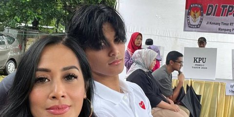 Foto-foto Diah Permatasari dan Keluarga saat Nyoblos ke TPS, Potret Ganteng Sang Putra Marco jadi Perhatian