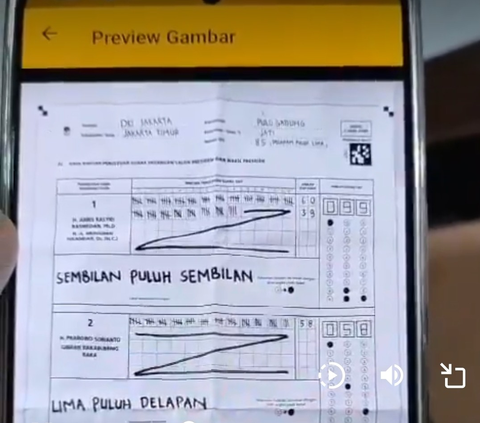 Kemudian, lanjut Pratama, sistem itu seharusnya juga menolak jika penjumlahan jumlah suara sah ditambah surat suara tidak sah dengan baris jumlah seluruh suara sah dan suara tidak sah.