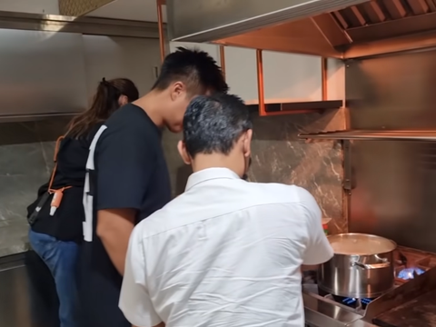 Peek into Erick Thohir's Cool Kitchen Space, All Marble and Stainless Steel, Designed like a Five-Star Luxury Restaurant