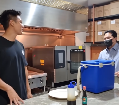 Peek into Erick Thohir's Cool Kitchen Space, All Marble and Stainless Steel, Designed like a Five-Star Luxury Restaurant