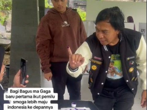 Komeng's Moment Voting at the Polling Station, His Voice Superior to His Opponents, On the Way to Senayan