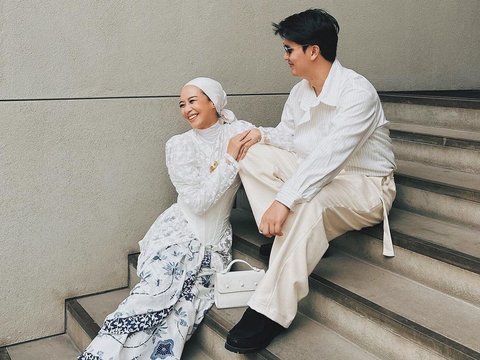 Styling Kebaya Fun with Turban Hijab, Check out Model Vira Tandia's Style