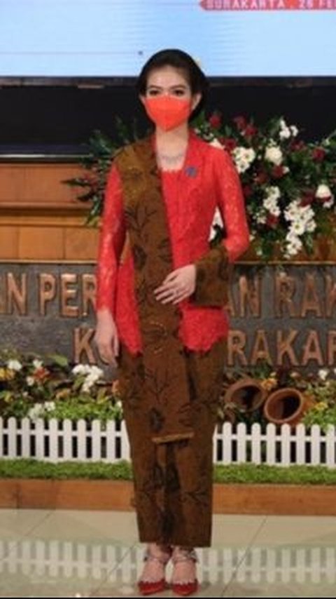 The elegance of Selvi is truly captivating, especially when wearing a kebaya.