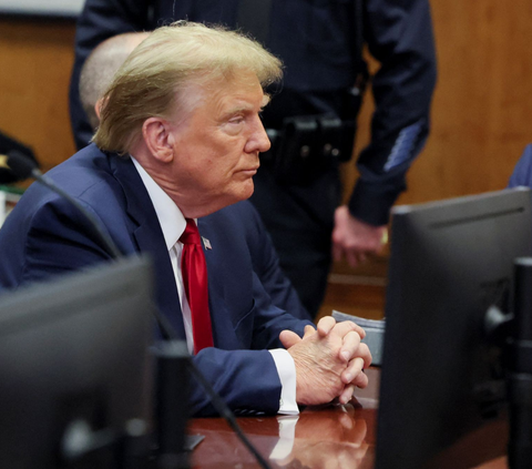 FOTO: Ekspresi Wajah Donald Trump Hadiri Sidang Praperadilan di Pengadilan Kriminal Manhattan