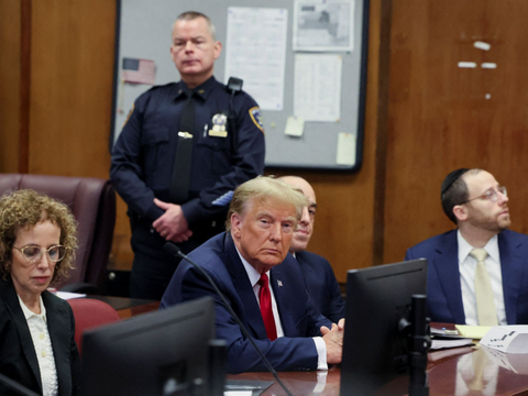 FOTO: Ekspresi Wajah Donald Trump Hadiri Sidang Praperadilan di Pengadilan Kriminal Manhattan