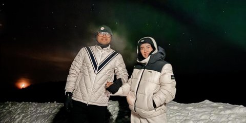 Foto-foto Keseruan Gilang Widhia 'Juragan 99' dan Shandy Purnamasari Berburu Aurora di Finlandia, Keindahannya Bikin Takjub!