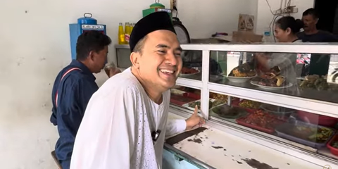 Usai Nyoblos Saipul Jamil Langsung Makan Siang di Warteg, ini Menunya Sederhana Banget