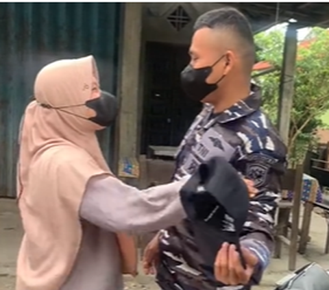 Beredar video pertemuan seorang perempuan dan sang adik yang menjadi prajurit TNI AL.