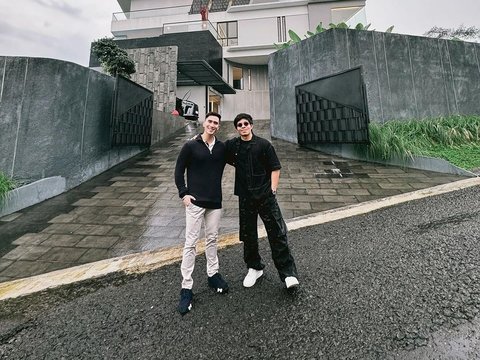 Portrait of Verrel Bramasta's New House, Priced at Rp50 Billion, with Beautiful Mountain View