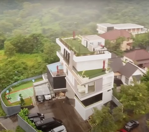 Portrait of Verrel Bramasta's New House, Priced at Rp50 Billion, with Beautiful Mountain View
