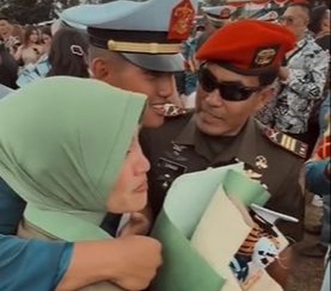 Taruna TNI Didatangi Keluarga di Wisuda Jurit Bikin Haru, Sosok Ayahnya dan Kakaknya Bukan Orang Sembarangan