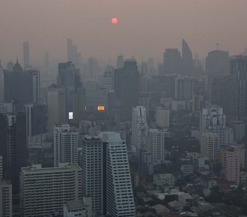 FOTO: Penampakan Asap Tebal Polusi Udara Kepung Bangkok, Warga Diminta WFH