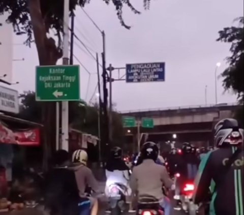 Ternyata Ini Penyebab Macet Parah Tanjung Barat Arah Pasar Minggu Tadi Pagi