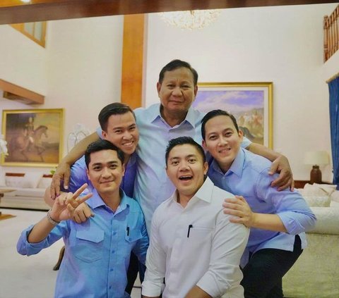 Pelukan Sayang Tiga Sekpri Ganteng ke Prabowo, Ekspresi Mayor Teddy Bikin Salfok